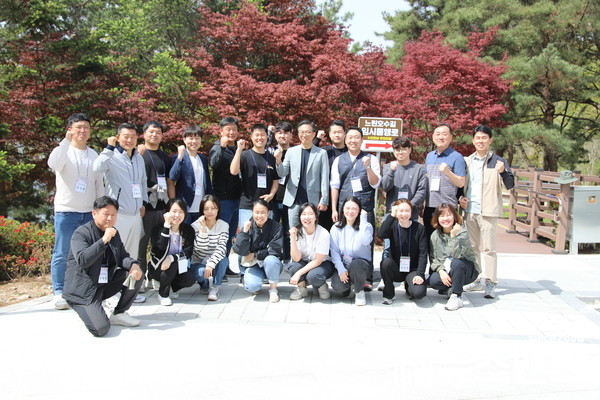 ‘힐링 걷기’에 나선 권혁민 소방본부장(사진 가운데)과 도 119종합상황실 직원들