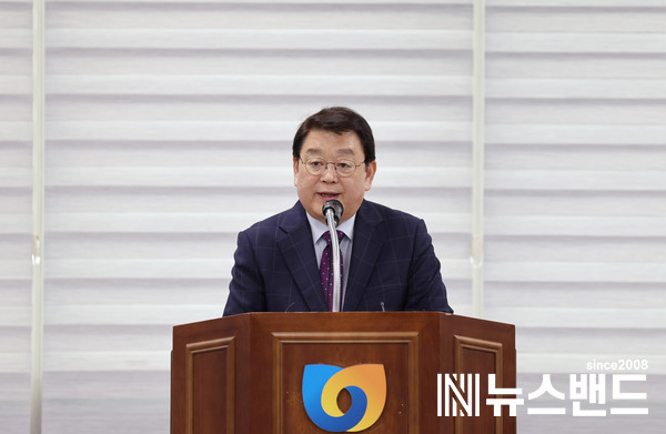24일 오전, 소상공인시장진흥공단 박성효 이사장이 사옥 이전 기자회견을 개최했다.